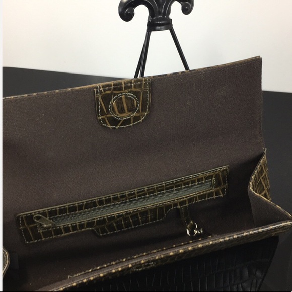 💸Kenneth Cole New York textured hand clutch - Picture 3 of 3